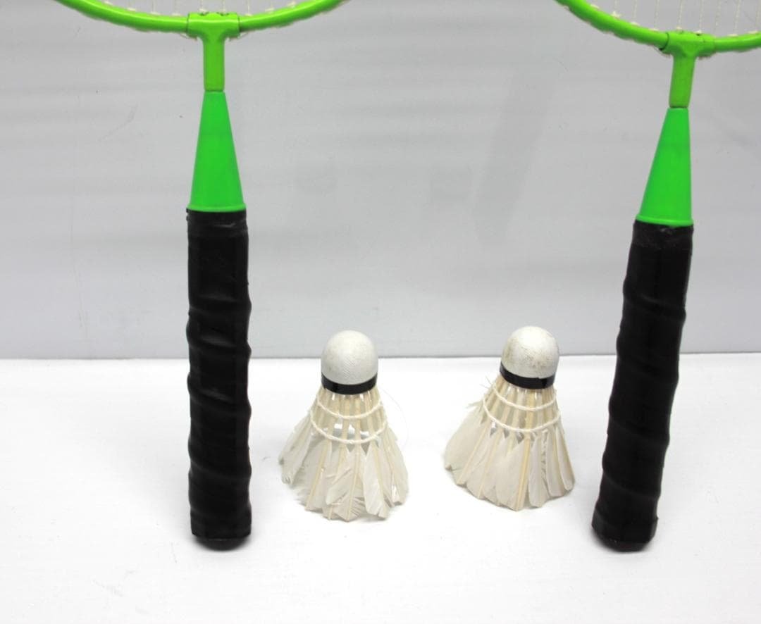 【H-64⑰】Free Shipping Badminton Rackets Round Shape For Play 2 pcs Feathers are worn out